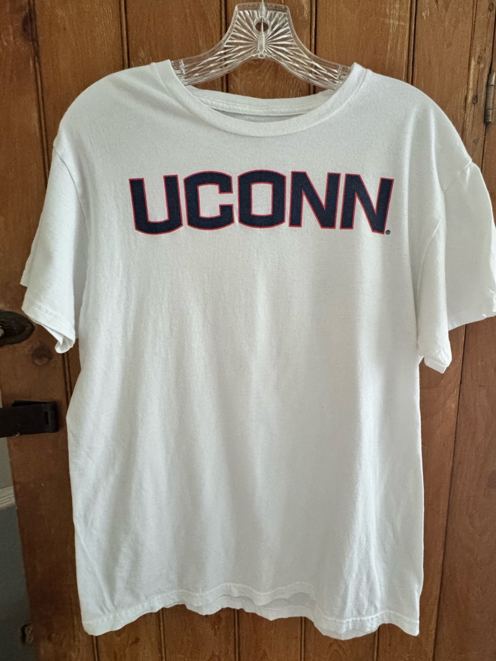 Men’s White UConn Huskies T-Shirt, Super soft 100% cotton fabric, Size Medium